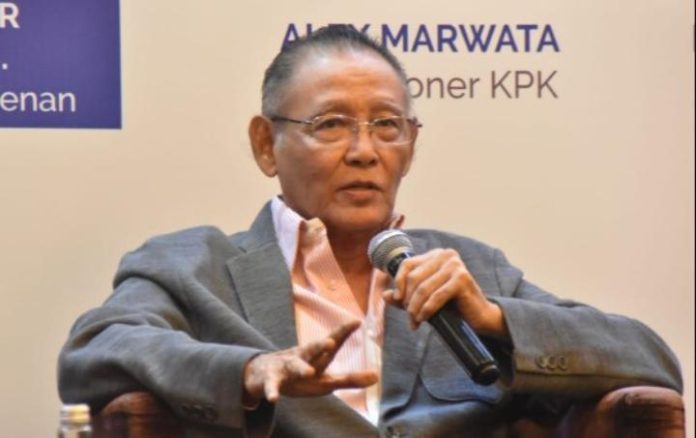 FOTO: Guru Besar Hukum Universitas Padjadjaran Romli Atmasasmita. (Dok via Hidayatullah.com)