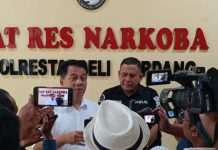 Sat Res Narkoba Polresta Deli Serdang Bersama Polsek Tanjung Morawa Ungkap Kasus Ganja: 40 Batang Tanaman Diamankan FOTO: Satuan Reserse Narkoba (Sat Res Narkoba) Polresta Deli Serdang bersama Unit Reskrim Polsek Tanjung Morawa berhasil mengungkap kasus dugaan tindak pidana narkotika jenis ganja di Gang Amal, Dusun I, Desa Dalu X A, Kecamatan Tanjung Morawa, Kabupaten Deli Serdang, Minggu (17/5/2026).