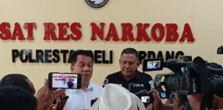 Sat Res Narkoba Polresta Deli Serdang Bersama Polsek Tanjung Morawa Ungkap Kasus Ganja: 40 Batang Tanaman Diamankan FOTO: Satuan Reserse Narkoba (Sat Res Narkoba) Polresta Deli Serdang bersama Unit Reskrim Polsek Tanjung Morawa berhasil mengungkap kasus dugaan tindak pidana narkotika jenis ganja di Gang Amal, Dusun I, Desa Dalu X A, Kecamatan Tanjung Morawa, Kabupaten Deli Serdang, Minggu (17/5/2026).