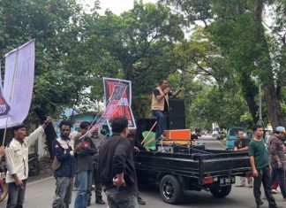 Apoteker, Mahasiswa dan Pemuda Geruduk BPOM Sulsel: Tolak PERKBPOM No. 5 Tahun 2026 FOTO: Apoteker, Mahasiswa dan Pemuda Geruduk BPOM Sulsel: Tolak PERKBPOM No. 5 Tahun 2026. Kamis (21/5/2026).