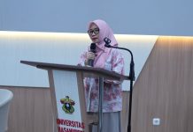 Unhas Dorong DPK Berdampak untuk Hadirkan KKN yang Lebih Inovatif FOTO: Peran dosen pendamping KKN (DPK) dalam kegiatan Bimbingan Teknis Dosen Pendamping KKN Gelombang 116 yang berlangsung di Ruang Arsyad Rasjid, Kamis (21/05).