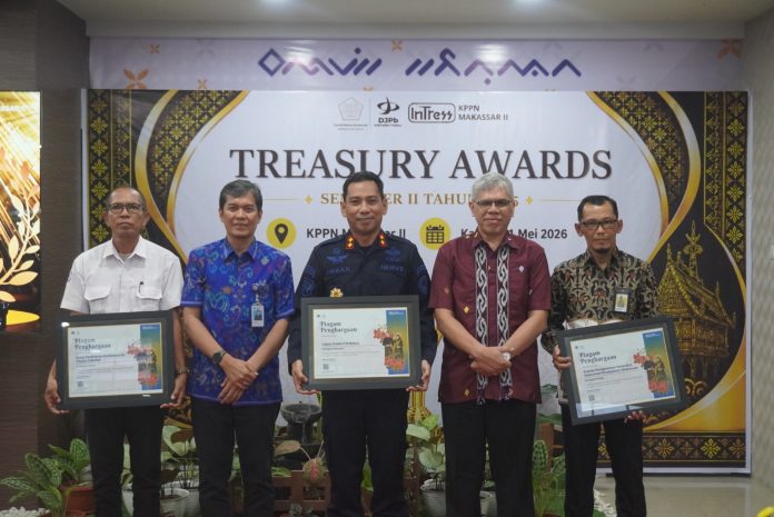 FOTO: Kalapas Kelas IIB Kabupaten Maros yang berhasil meraih penghargaan pada ajang Treasury Awards KPPN Makassar II. FOTO: Kalapas Kelas IIB Kabupaten Maros yang berhasil meraih penghargaan pada ajang Treasury Awards KPPN Makassar II.
