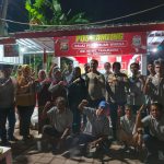 Ke Poskamling RW 08 Tamamaung, Kapolsek Panakkukang: Keamanan Lingkungan Bukan Hanya Tugas Polisi, Tapi Tanggungjawab Kita Bersama FOTO: Kapolsek Panakkukang Kompol. Hj. Ema Ratna AR., SH, Lurah Tamamaung Syarifuddin, Kanit Binmas Panakkukang Ismail, Bhabinkamtibmas Ahmad Mudatsir, Ketua RW 08 Hawaniah beserta para Ketua RT saat bersama di Poskamling RW 08.