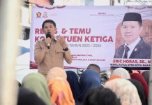 Korban Begal Tidak Diakomodir BPJS Kesehatan, Eric Horas: Harus ada Solusi dari Dinas Kesehatan Makassar FOTO: Wakil Ketua DPRD Makassar, Eric Horas saat melaksanakan reses ketiga masa persidangan ketiga tahun sidang 2025/2026 di Jalan Gunung Lompobattang, RT 3 RW 2, Kelurahan Pisang Utara, Kecamatan Ujung Pandang, Jumat (22/5/2026).