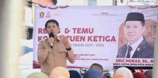 Korban Begal Tidak Diakomodir BPJS Kesehatan, Eric Horas: Harus ada Solusi dari Dinas Kesehatan Makassar FOTO: Wakil Ketua DPRD Makassar, Eric Horas saat melaksanakan reses ketiga masa persidangan ketiga tahun sidang 2025/2026 di Jalan Gunung Lompobattang, RT 3 RW 2, Kelurahan Pisang Utara, Kecamatan Ujung Pandang, Jumat (22/5/2026).