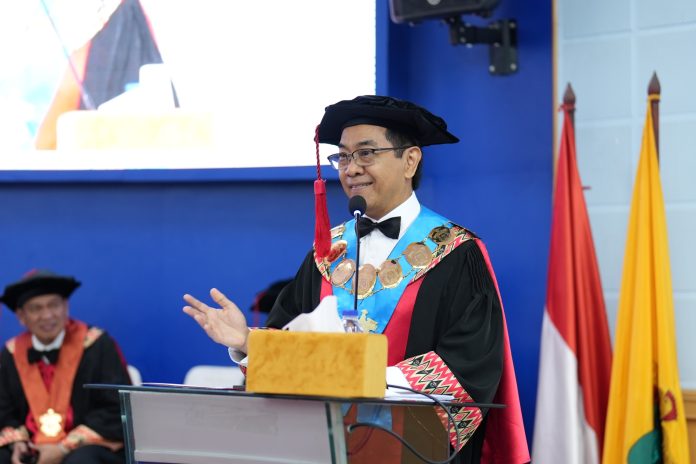 FOTO: Rektor Unhas, Prof. Dr. Ir. Jamaluddin Jompa, M.Sc, FOTO: Rektor Unhas, Prof. Dr. Ir. Jamaluddin Jompa, M.Sc,
