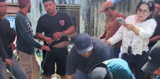 Ormas Laskar Garuda Indonesia Bersatu Sembelih Hewan Qurban di Hari Raya Idul Adha 1447 Hijriah FOTO: Ketua Umum Ormas Laskar Garuda Indonesia Bersatu, Muh. Mukram, menyaksikan pemotongan hewan qurban. Rabu (27/05/2026)