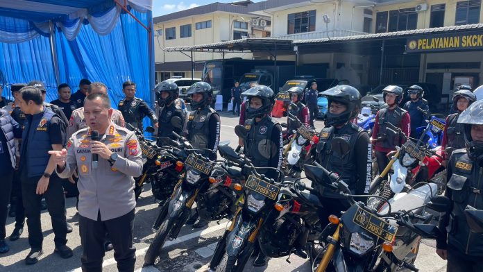 FOTO: Kapolrestabes Medan, Kombes Pol Dr Jean Calvijn Simanjuntak, SIK, MH saat menggelar konferensi pers pengungkapan kasus kejahatan jalanan (Curat, Curas, Curanmor) Sabtu, (30/5/2026) di Mapolrestabes Medan. (Tim)