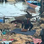 5 Warga di Biak Numfor Tewas Akibat Ledakan Sisa Bom PD II FOTO: Tim Gegana Brimob Polda Papua saat mengamankan satu bom sisa peninggalan PD II di Biak Numfor, Papua. Minggu (31/5/2026). (Dok via media sosial)