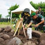 Kasdam XIV/Hasanuddin Antar Kepergian Kolonel Inf (Purn) Muharwen dengan Prosesi Militer Penuh Kehormatan FOTO: Kepala Staf Kodam XIV/Hasanuddin Brigjen TNI Sugeng Hartono, S.E., M.M., memimpin langsung upacara pemakaman militer Almarhum Kolonel Inf (Purn.) Muharwen di TPU Dusun Ganrangbatu Selatan, Desa Kayuloe Timur, Kecamatan Turatea, Kabupaten Jeneponto, Jumat, (29/5/2026)