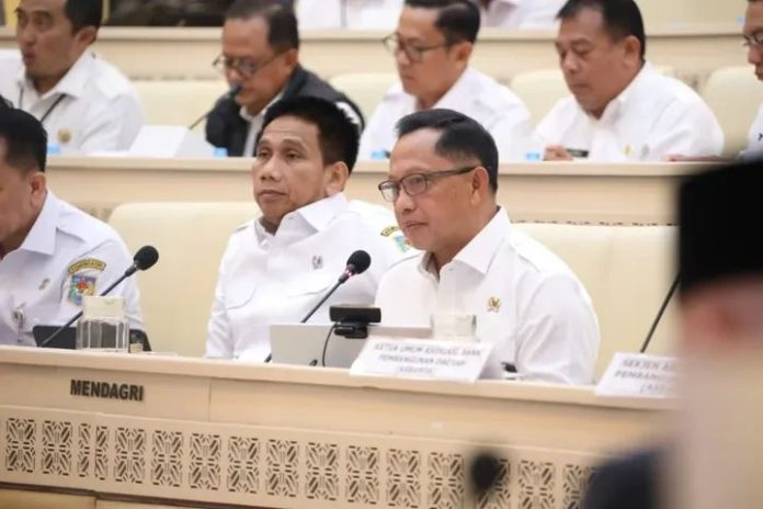 FOTO: Menteri Dalam Negeri (Mendagri) Tito Karnavian menghadiri rapat kerja dengan Komisi II DPR RI, Rabu, 3 Juni 2026. (Dok via Facebook).