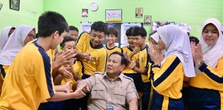 Korupsi Merajalela di Tengah Program MBG: Jangan Sampai Masa Depan Anak Bangsa Menjadi Korban FOTO: Presiden Prabowo Subianto meninjau Program Makan Bergizi Gratis (MBG) di SMPN 111, Palmerah, Jakarta Barat, pada Selasa (2/6/2026). (Dok. Seskab)