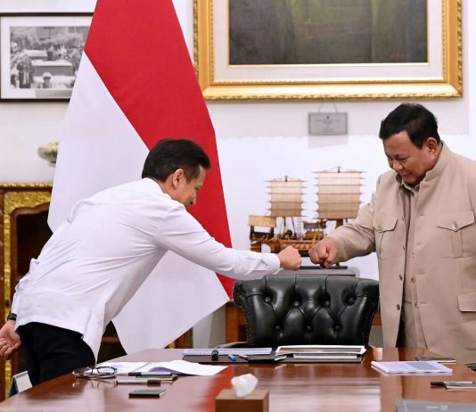 Temui Presiden Menkes Bahas PHTC FOTO: Menteri Kesehatan Budi Gunadi Sadikin menghadap Presiden Prabowo Subianto, pada Selasa, 9 Juni 2026, untuk melaporkan hasil nyata perkembangan pelaksanaan Program Hasil Terbaik Cepat (PHTC), atau quick win, serta program unggulan lainnya di bidang kesehatan yang sudah dapat diakses oleh masyarakat. (Seskab)
