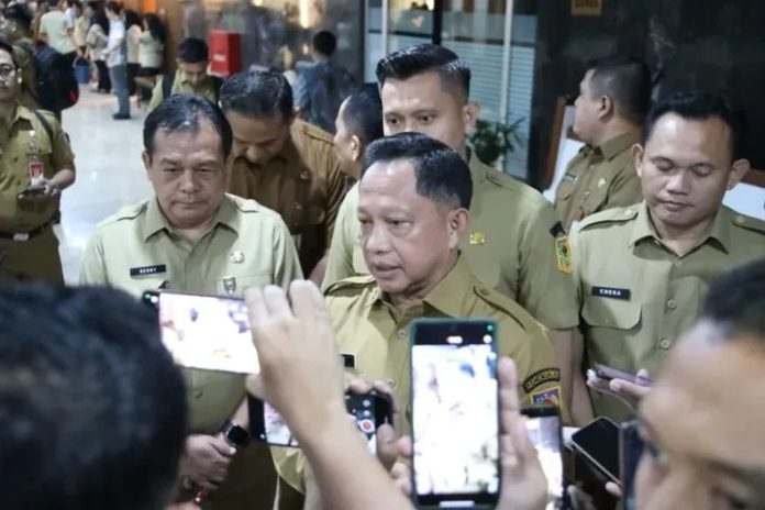 FOTO: Mendagri Tito Karnavian saat memberikan keterangan pers kepada media. (Dok Kemendagri) FOTO: Mendagri Tito Karnavian saat memberikan keterangan pers kepada media. (Dok Kemendagri)