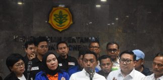 Di Kementan Bupati Sidrap Berbagi Pengalaman dalam Menjaga Stabilitas Harga Telur FOTO: Syaharuddin Alrif Bupati Sidrap saat memberikan keterangan pers di Kantor Kementerian Pertanian, Jakarta, Selasa (9/6/2026). (Dok Kementan)