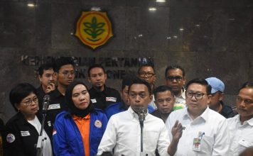 Di Kementan Bupati Sidrap Berbagi Pengalaman dalam Menjaga Stabilitas Harga Telur FOTO: Syaharuddin Alrif Bupati Sidrap saat memberikan keterangan pers di Kantor Kementerian Pertanian, Jakarta, Selasa (9/6/2026). (Dok Kementan)