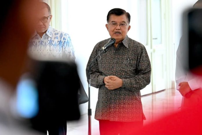 FOTO: Wakil Presiden ke-10 dan ke-12 Republik Indonesia Jusuf Kalla didampingi Solihin Jusuf Kalla, di Istana Merdeka, Jakarta, Kamis (11/06/2026). (Sumber: BPMI Setpres)