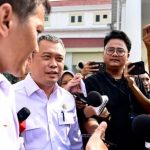 Presiden Prabowo Instruksikan Modernisasi Stasiun Gambir dan Percepatan Penanganan Perlintasan Sebidang FOTO: Menteri Perhubungan Dudy Purwagandhi saat memberikan keterangan pers. (Sumber: BPMI Setpres)