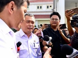 Presiden Prabowo Instruksikan Modernisasi Stasiun Gambir dan Percepatan Penanganan Perlintasan Sebidang FOTO: Menteri Perhubungan Dudy Purwagandhi saat memberikan keterangan pers. (Sumber: BPMI Setpres)