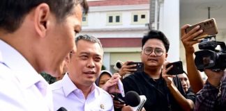 Presiden Prabowo Instruksikan Modernisasi Stasiun Gambir dan Percepatan Penanganan Perlintasan Sebidang FOTO: Menteri Perhubungan Dudy Purwagandhi saat memberikan keterangan pers. (Sumber: BPMI Setpres)