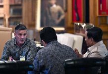 Menpora dan Pelatih Timnas Sepakbola Indonesia Temui Presiden Prabowo FOTO: Presiden Prabowo Subianto menerima Menteri Pemuda dan Olahraga (Menpora) Erick Thohir bersama pelatih sepak bola Tim Nasional Indonesia, John Herdman, di kediaman Hambalang, Jawa Barat. Jumat sore, 19 Juni 2026, (Dok Seskab)