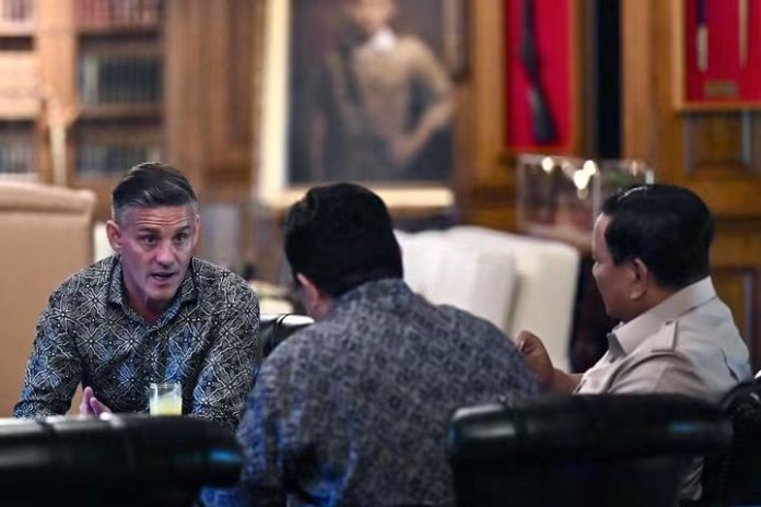 FOTO: Presiden Prabowo Subianto menerima Menteri Pemuda dan Olahraga (Menpora) Erick Thohir bersama pelatih sepak bola Tim Nasional Indonesia, John Herdman, di kediaman Hambalang, Jawa Barat. Jumat sore, 19 Juni 2026, (Dok Seskab) FOTO: Presiden Prabowo Subianto menerima Menteri Pemuda dan Olahraga (Menpora) Erick Thohir bersama pelatih sepak bola Tim Nasional Indonesia, John Herdman, di kediaman Hambalang, Jawa Barat. Jumat sore, 19 Juni 2026, (Dok Seskab)