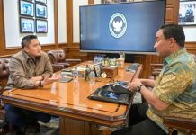Kepala BBN Temui Seskab Teddy Saat Dini Hari FOTO: Sekretaris Kabinet (Seskab), Teddy Indra Wijaya berdiskusi dengan Kepala Badan Narkotika Nasional (BNN), Komjen Polisi Suyudi Ario Seto, di Kantor Sekretariat Kabinet, Jakarta. Sabtu dini hari, 20 Juni 2026. (Dok. Seskab)
