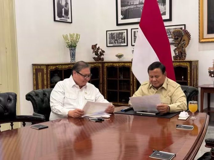 FOTO: Menteri Koordinator (Menko) Bidang Perekonomian, Airlangga Hartarto menemui Presiden Prabowo Subianto. (Dok via akun Facebook Airlangga Hartarto)
