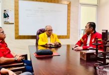Jelang Musda Golkar ke XI: Depidar XIX SOKSI Sulsel Serahkan Dukungan ke IAS FOTO: Ketua dan Sekertaris Depidar XIX SOKSI Sulawesi Selatan, Patarai Amir serta Nasruddin Upel Saat menyerahkan dukungan ke IAS sebagai calon ketua DPD I Golkar Sulsel. (Ist)