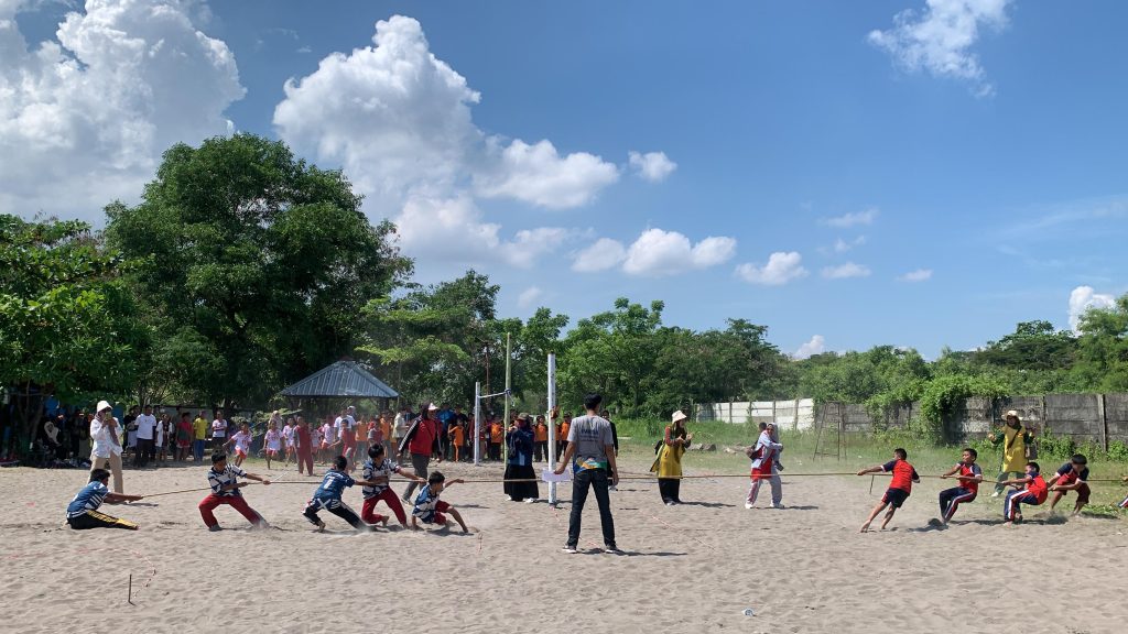 FOTO: Para siswa sekolah dasar saat mengikuti kegiatan Festival Bazar MBG berlangsung di kawasan Pantai Indah Bosowa, Tanjung Bunga, Kota Makassar pada Minggu (31/6/2026). (Istimewa)