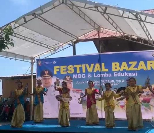 Program MBG Presiden Sudah Setahun, Mantan PB HMI Gelar Festival Edukasi Anak, Irzan: Untuk Melihat Hasilnya FOTO: Festival Bazar MBG berlangsung di kawasan Pantai Indah Bosowa, Tanjung Bunga, Kota Makassar pada Minggu (31/6/2026). (Istimewa)