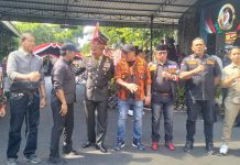 Ormas Sulsel Kompak Apresiasi Kepemimpinan Pangdam Hasanuddin Mayjen TNI Bangun Nawoko FOTO: Lembaga Study Hukum dan Advokasi Rakyat (LASKAR) Sulawesi Selatan, Kiwal Garuda Hitam, Laskar Merah Putih Sulawesi Selatan, Makassar Cinta Damai, Pemuda Pancasila, PACE Community, serta sejumlah kelompok aktivis menghadiri peringatan Hari Ulang Tahun (HUT) ke-69 Kodam XIV/Hasanuddin yang digelar di Markas Komando Daerah Militer (Makodam) XIV/Hasanuddin, Jalan Urip Sumoharjo, Makassar, Senin (1/6/2026).