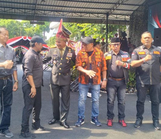 Ormas Sulsel Kompak Apresiasi Kepemimpinan Pangdam Hasanuddin Mayjen TNI Bangun Nawoko FOTO: Lembaga Study Hukum dan Advokasi Rakyat (LASKAR) Sulawesi Selatan, Kiwal Garuda Hitam, Laskar Merah Putih Sulawesi Selatan, Makassar Cinta Damai, Pemuda Pancasila, PACE Community, serta sejumlah kelompok aktivis menghadiri peringatan Hari Ulang Tahun (HUT) ke-69 Kodam XIV/Hasanuddin yang digelar di Markas Komando Daerah Militer (Makodam) XIV/Hasanuddin, Jalan Urip Sumoharjo, Makassar, Senin (1/6/2026).