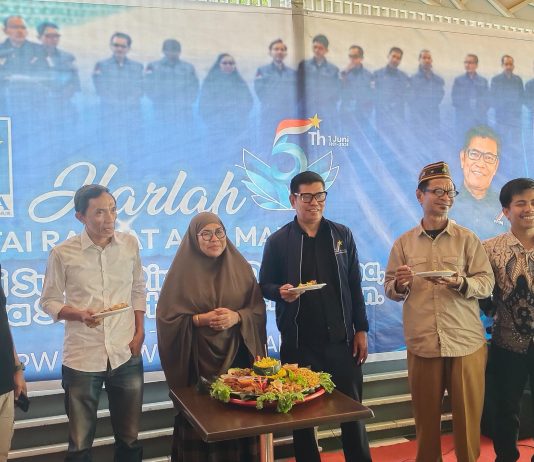 Partai Prima Sulsel Rayakan HUT Ke-5, Matangkan Konsolidasi Hadapi Pemilu FOTO: Wakil Sekretaris Jenderal DPP Prima, Ansar Manrulu, jajaran pengurus Dewan Pimpinan Wilayah (DPW) Partai Rakyat Adil Makmur (Prima) Sulawesi Selatan memperingati Hari Ulang Tahun (HUT) ke-5 partai tersebut, Senin (1/6/2026). Perayaan digelar secara khidmat di Warkop Turatea, Jalan Haji Bau, Kota Makassar.