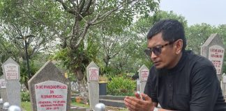 Illank Radjab Kenang Almarhum Jenderal Ryamizard Ryacudu: Guru, Sahabat, dan Teladan Pengabdian FOTO: Ketua Umum Lembaga Study Hukum dan Advokasi Rakyat (LASKAR) Sulawesi Selatan, Illank Radjab, S.H., berkesempatan melakukan ziarah ke makam almarhum Jenderal TNI (Purn.) Ryamizard Ryacudu. Selasa (2/6/2026).