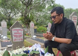 Illank Radjab Kenang Almarhum Jenderal Ryamizard Ryacudu: Guru, Sahabat, dan Teladan Pengabdian FOTO: Ketua Umum Lembaga Study Hukum dan Advokasi Rakyat (LASKAR) Sulawesi Selatan, Illank Radjab, S.H., berkesempatan melakukan ziarah ke makam almarhum Jenderal TNI (Purn.) Ryamizard Ryacudu. Selasa (2/6/2026).