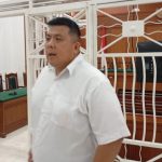 Sidang Tipikor Makassar, Terdakwa Kembali Sentil Wabup Gowa, LKKN Siap Kawal Aduan Koko Andreas ke KPK FOTO: Terdakwa/Saksi Ong Onggianto Andres alias Koko Andre saat menghadiri dalam kasus tindak pidana korupsi pemberian Kredit Konstruksi Bank Sulselbar di Pengadilan Negeri Makassar. Rabu (3/6/2026).