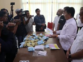 Operasi Antik Toba 2026, Polresta Deli Serdang Ungkap 65 Kasus Narkotika dan Amankan 78 Tersangka FOTO; Kasat Resnarkoba Polresta Deli Serdang, Kompol Dr. Fery Kusnadi, S.H., M.H., didampingi Wakasat Narkoba AKP O.J. Samosir, S.H., Kanit Idik I Iptu Dani J. Kurniawan, S.H., M.M., dan Kasi Humas IPTU J.M. Gabe Napitupulu, S.H., menyampaikan bahwa selama bulan Mei 2026 pihaknya berhasil mengungkap sebanyak 80 kasus tindak pidana narkotika dengan total 97 tersangka. (Tim)