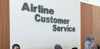 Tujuan Tiket ke Lombok, Lion Air Tiba tiba Via Surabaya, Ketua KAI Makassar akan Lakukan Upaya Hukum di PN FOTO: Airline costumer service di bandara internasional Hasanuddin. (Sumber foto Aldin Bulen, Ketua KAI Makassar)