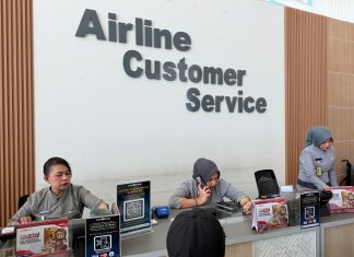 Tujuan Tiket ke Lombok, Lion Air Tiba tiba Via Surabaya, Ketua KAI Makassar akan Lakukan Upaya Hukum di PN FOTO: Airline costumer service di bandara internasional Hasanuddin. (Sumber foto Aldin Bulen, Ketua KAI Makassar)