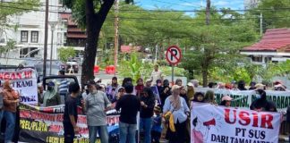 LASKAR Sulsel: Jangan Jadikan Proyek Strategis Nasional sebagai Arena Eksperimen Politik FOTO: Warga saat menolak pembangunan PSEL oleh PT SUS di Kawasan Tamalanrea, Aksi berlangsung di Balai Kota Makassar. Rabu (13/5/2026). (Ist)