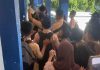 Kekerasan di SMPN 35 Makassar: Pelanggaran Hukum dan Krisis Empati Pendidikan FOTO: Hasil tangkap layar video viral pengeroyokan di SMPN 35 Makassar.
