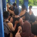 Kekerasan di SMPN 35 Makassar: Pelanggaran Hukum dan Krisis Empati Pendidikan FOTO: Hasil tangkap layar video viral pengeroyokan di SMPN 35 Makassar.