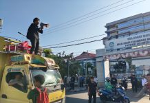 Masih Soal MBG, GMP ELIT Geruduk Kejati dan Kantor Komite Pengelola Program Gizi Sulsel FOTO: Gerakan Mahasiswa Pemuda Elang Timur Indonesia (GMP ELIT) kembali menggelar aksi unjuk rasa di depan Kantor Balai Besar Penjaminan Mutu Pendidikan (BBPMP) Provinsi Sulawesi Selatan di Jalan AP Pettarani, Makassar yang saat ini difungsikan sebagai Kantor Komite Pengelola Program Gizi (KPPG) Sulawesi Selatan, Senin (8/6/2026). (Ist)