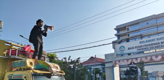Masih Soal MBG, GMP ELIT Geruduk Kejati dan Kantor Komite Pengelola Program Gizi Sulsel FOTO: Gerakan Mahasiswa Pemuda Elang Timur Indonesia (GMP ELIT) kembali menggelar aksi unjuk rasa di depan Kantor Balai Besar Penjaminan Mutu Pendidikan (BBPMP) Provinsi Sulawesi Selatan di Jalan AP Pettarani, Makassar yang saat ini difungsikan sebagai Kantor Komite Pengelola Program Gizi (KPPG) Sulawesi Selatan, Senin (8/6/2026). (Ist)