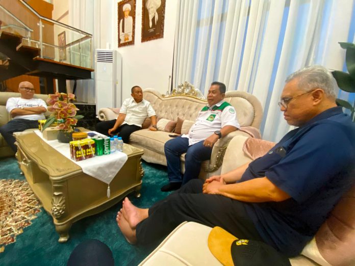 FOTO: Ketua BPW Kerukunan Keluarga Luwu Raya (KKLR) Sulawesi Selatan, Ir. Hasbi Syamsu Ali, MM, berhasil merampungkan rangkaian konsolidasi dan koordinasi dengan seluruh kepala daerah di wilayah calon Provinsi Luwu Raya. FOTO: Ketua BPW Kerukunan Keluarga Luwu Raya (KKLR) Sulawesi Selatan, Ir. Hasbi Syamsu Ali, MM, berhasil merampungkan rangkaian konsolidasi dan koordinasi dengan seluruh kepala daerah di wilayah calon Provinsi Luwu Raya.
