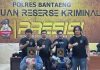 Dua Emak Emak Nekat Curi ‘Uang Panai’ Rp55 Juta, Diringkus Satreskrim Polres Bantaeng FOTO: Dua emak emak berinisial BS (52) dan HA (29) berhasil diringkus Tim Resmob Satuan Reserse Kriminal (Satreskrim) Polres Bantaeng pada Rabu (10/6/2026) sekitar pukul 01.30 WITA. (Ist)