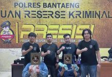 Dua Emak Emak Nekat Curi ‘Uang Panai’ Rp55 Juta, Diringkus Satreskrim Polres Bantaeng FOTO: Dua emak emak berinisial BS (52) dan HA (29) berhasil diringkus Tim Resmob Satuan Reserse Kriminal (Satreskrim) Polres Bantaeng pada Rabu (10/6/2026) sekitar pukul 01.30 WITA. (Ist)