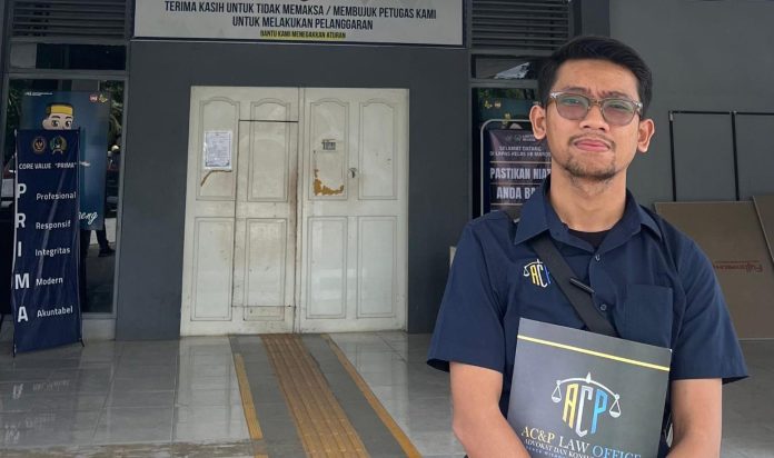 FOTO: Bakti Kurniaji, S.H., Tim Kuasa Hukum Pelapor dari AC&P Law Office. 