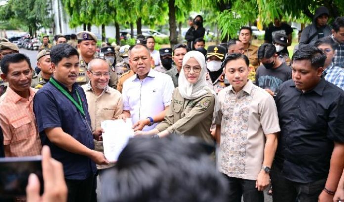 FOTO: Ketua DPRD Sulsel Andi Rachmatika Dewi [Cicu] dan unsur pimpinan, Menerima Kabid PTKP Badko HMI Sulsel Muhammad Rafly Tanda di kantor sementara DPRD Sulsel di Jalan Andi Pangerang Pettarani, Kota Makassar. Senin, (15/6/2026). (Ist)